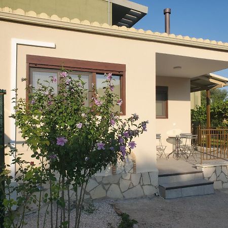 Backyard Apartment Kalligoni Ngoại thất bức ảnh