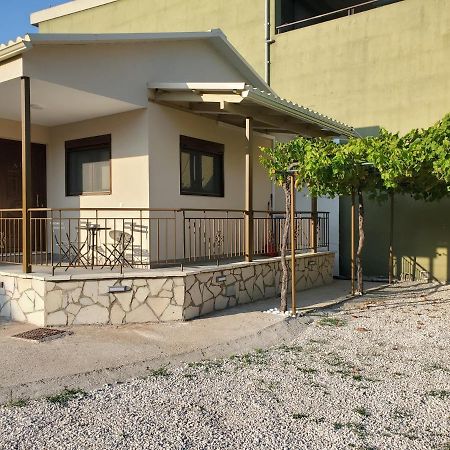 Backyard Apartment Kalligoni Ngoại thất bức ảnh