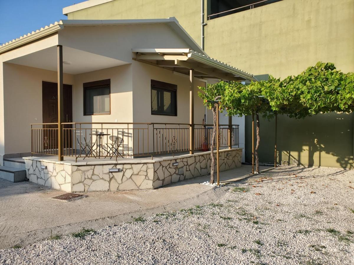 Backyard Apartment Kalligoni Ngoại thất bức ảnh
